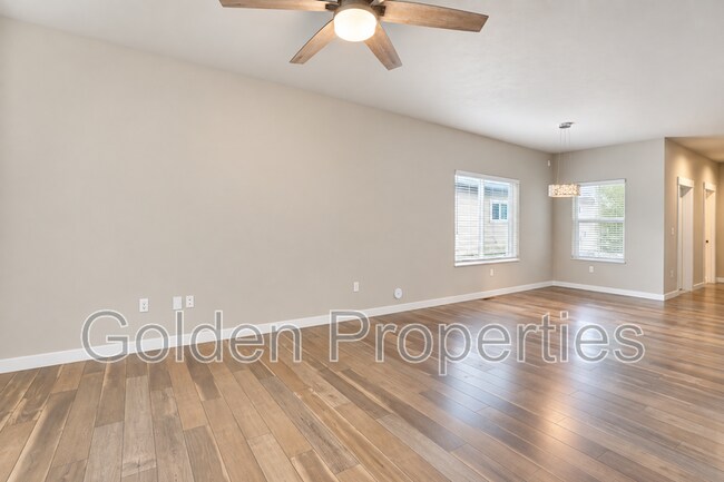 Foto del edificio - 12153 W Moorfield Ave