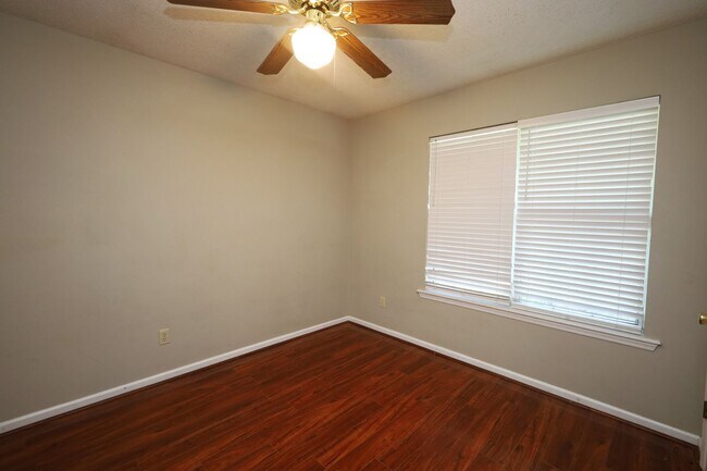 Building Photo - 4116 Hamilton Cir