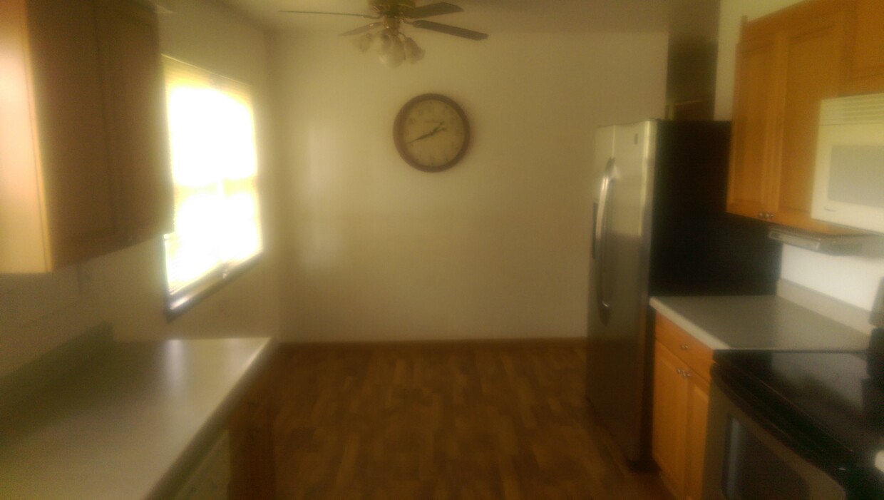 FRIDGE / DEEP FREEZE / MICROWAVE / STOVE - 1807 Brookside Dr