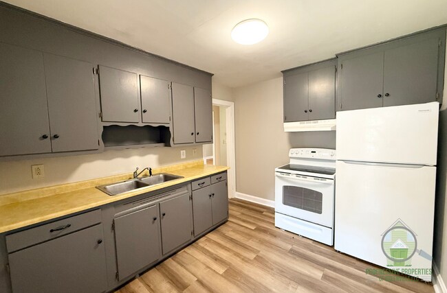 Foto del edificio - 121A White Oak Dr