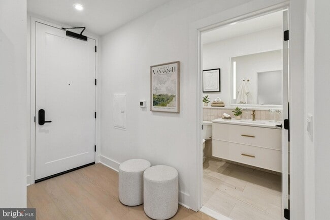 Building Photo - 30 W Allens Ln