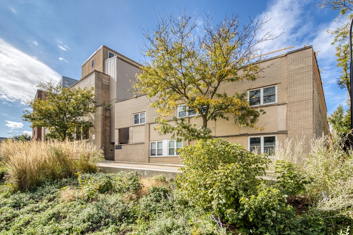 Foto principal - 1834 Ridge Ave