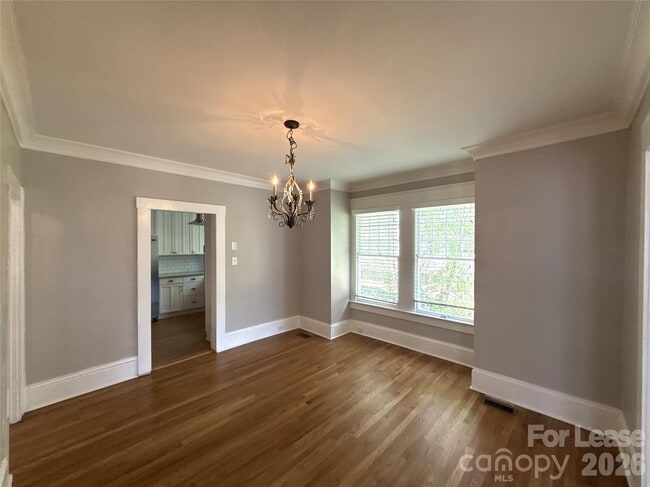 Building Photo - 421 Hawthorne Ln