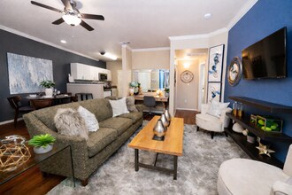 Building Photo - Alon at Castle Hills
