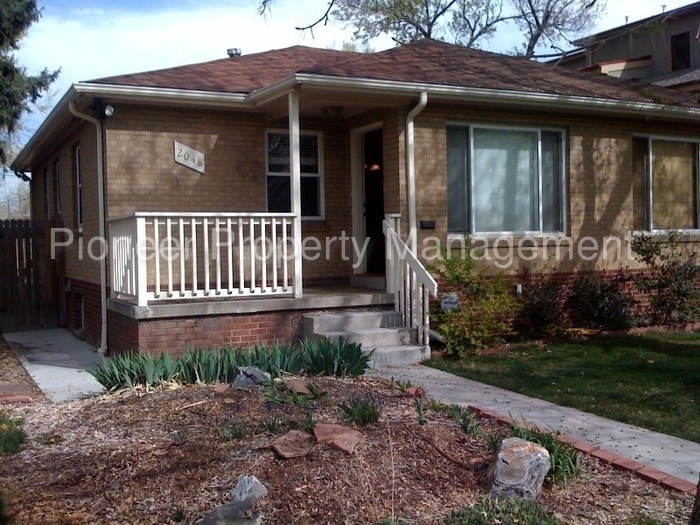 Foto principal - 2048 Newton St