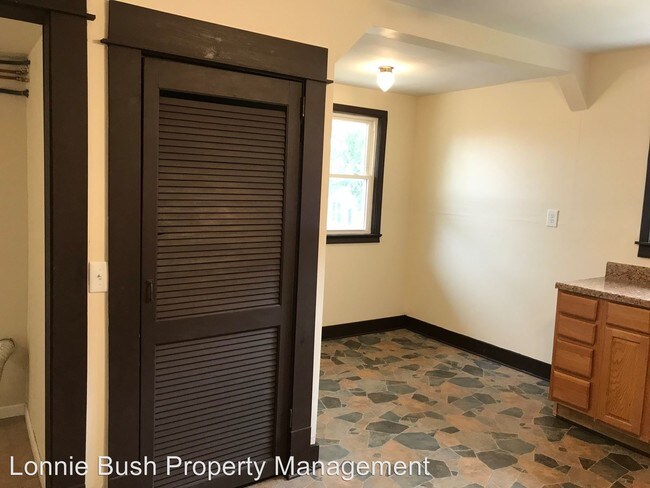 Building Photo - 2 br, 1 bath House - 180 W Balview Ave #B
