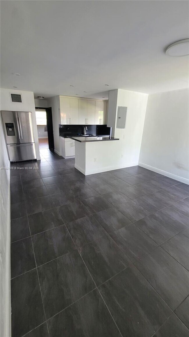 Foto del edificio - 3042 NW 27th St
