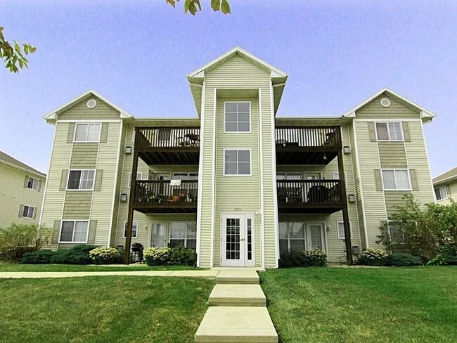 Building Photo - 6723 Creekside Dr NE