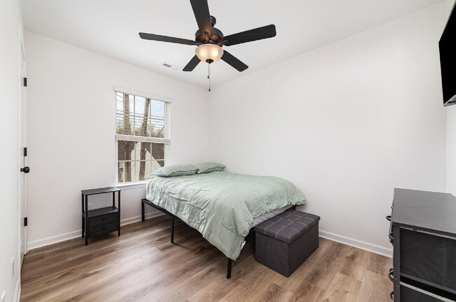 Building Photo - Comfortable & cozy Charlotte Townhouse 10 ...