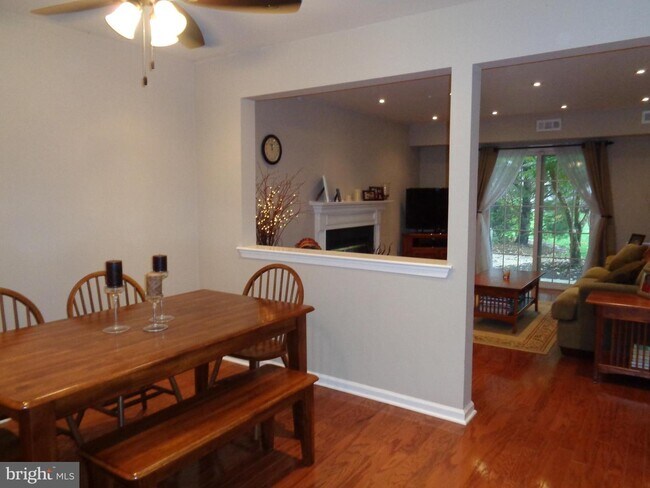 Building Photo - 794 Reading Ct