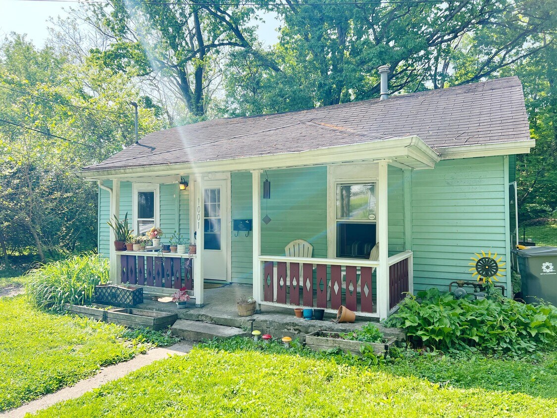 Primary Photo - 1001 W Cottage Grove Ave