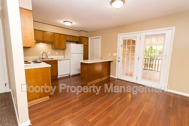 Building Photo - 4235 Greenbriar Rd