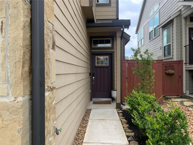 Foto del edificio - 22312 Misty Woods Ln
