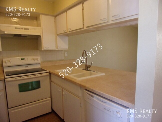 Building Photo - 2 Beds / 1 Bath - OWNER / AGENT