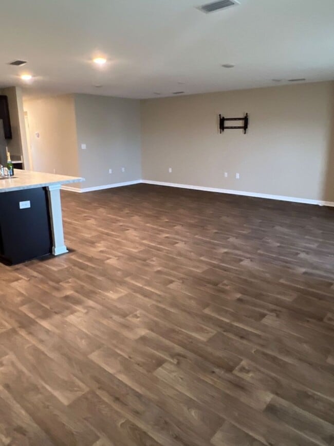 Foto del edificio - Spacious Modern Home in a Quiet Community!