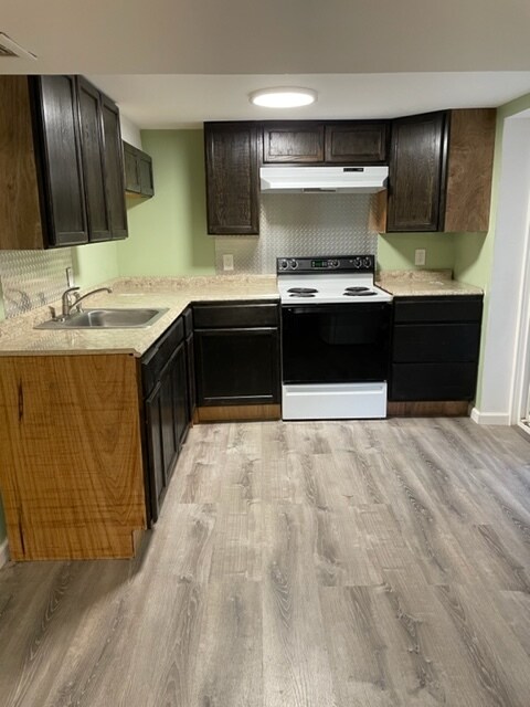 Kitchen - 46 Pine Ct