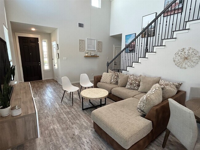 Building Photo - 5708 Wolf Pack Dr