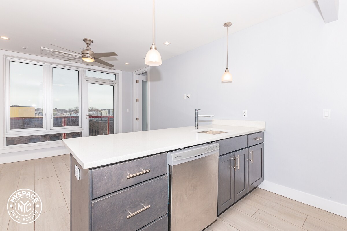 Foto principal - 975 Liberty Ave