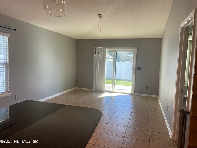 Foto del edificio - 15945 Bainebridge Dr