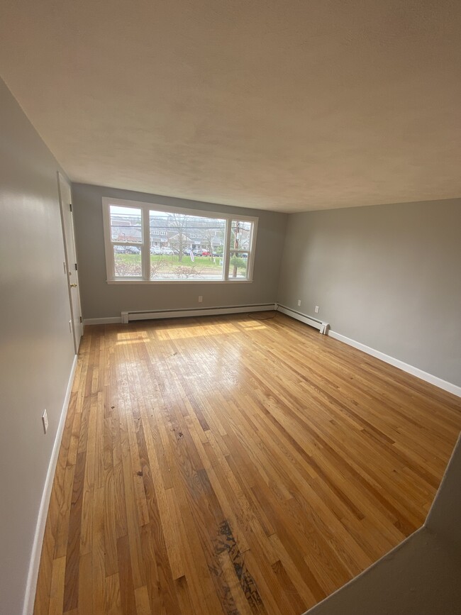 Building Photo - 177 E Bacon St
