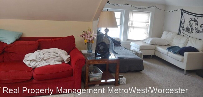 Building Photo - 4 br, 2 bath House - 9 Ivanhoe Road