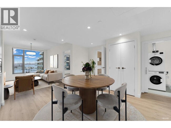 Building Photo - 755 Harbourside Dr