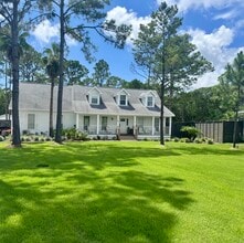 Building Photo - 493 Golf Club Dr