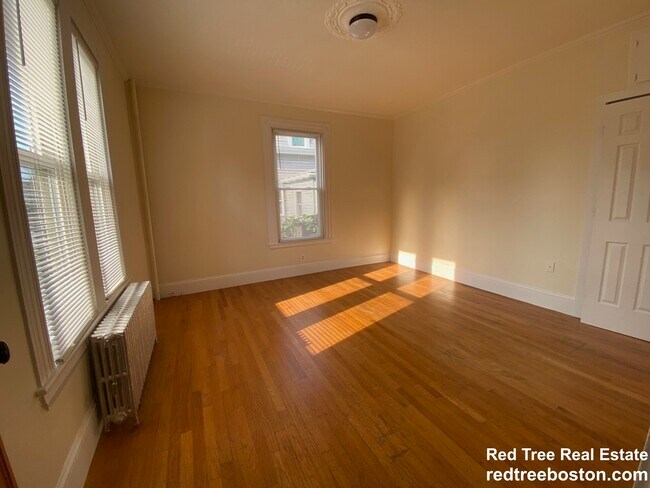 Building Photo - 22 Eastburn St