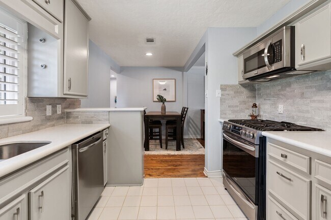 Foto del edificio - 1214 W 31st St