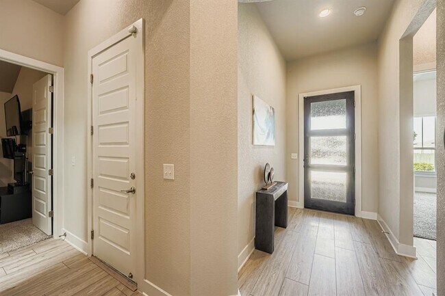 Foto del edificio - 9800 Grapevine Leaf Dr