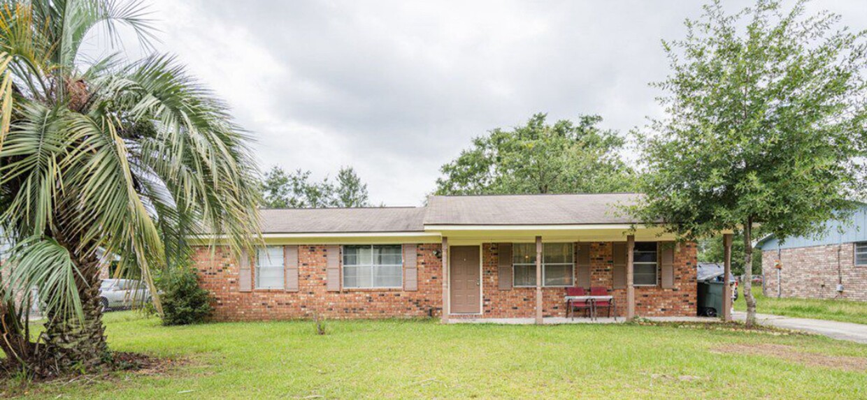 Primary Photo - FOR RENT 3 Bed 2 bath home