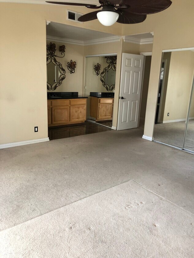 Master bedroom - 1938 Chaumont Pl