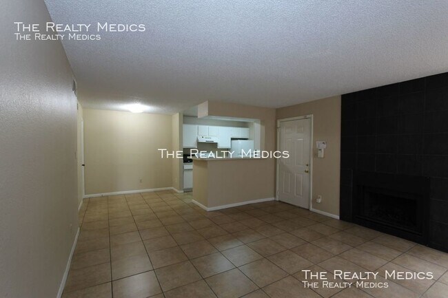 Building Photo - Regency Gardens 2/1 Condo Available NOW!!