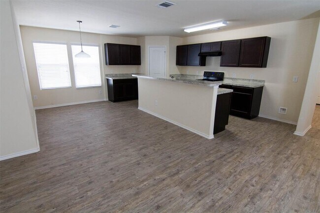 Building Photo - 3942 Silver Ranch Rd
