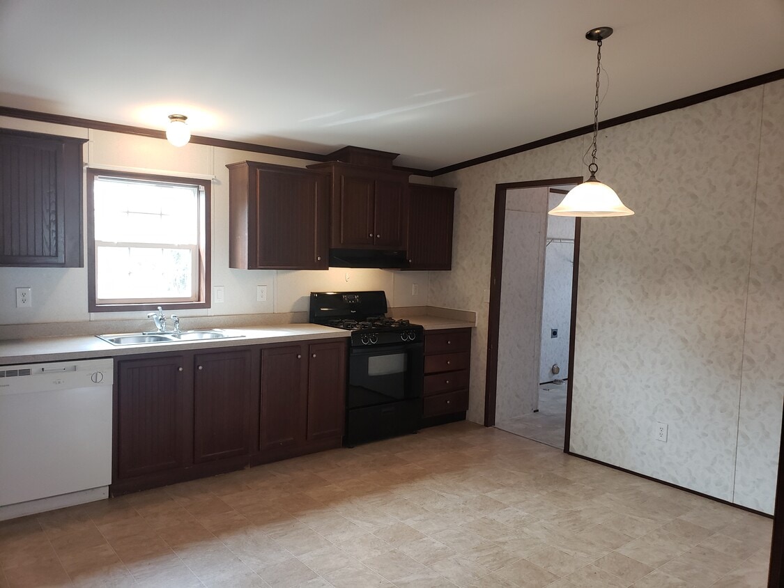 17 Cliff Rd, Ledyard, CT 06339 House for Rent in Ledyard, CT