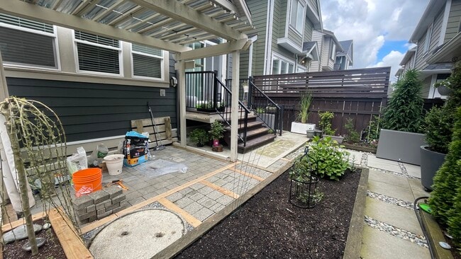 Building Photo - 7324 191B St