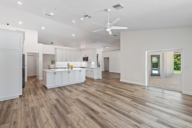 Foto del edificio - 13928 82nd Ln N