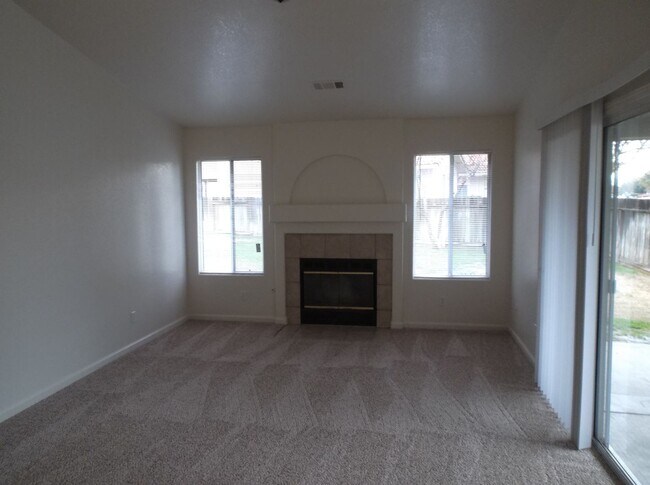 Foto del edificio - Spacious 3-Bedroom Rental Near Schools & Shopping