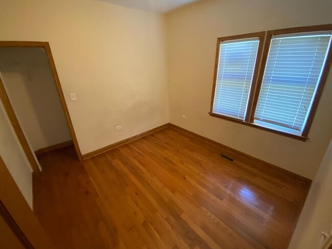 Building Photo - 605 Forsythe Ave