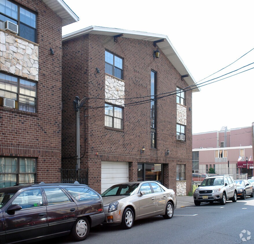 Primary Photo - 147 71st St