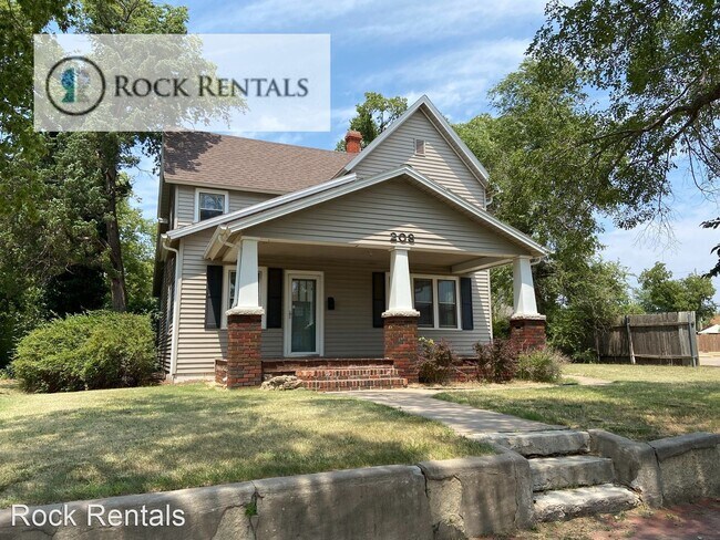 Building Photo - 3 br, 2 bath House - 208 E 5th Ave