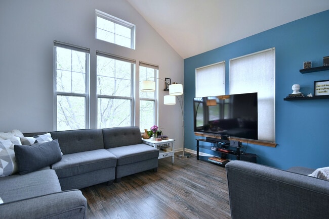 Foto del edificio - 5600 Cloverdale Rd