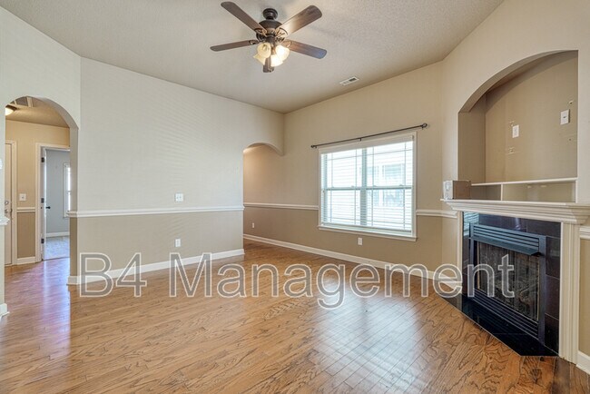 Foto del edificio - 707 Bankston Dr