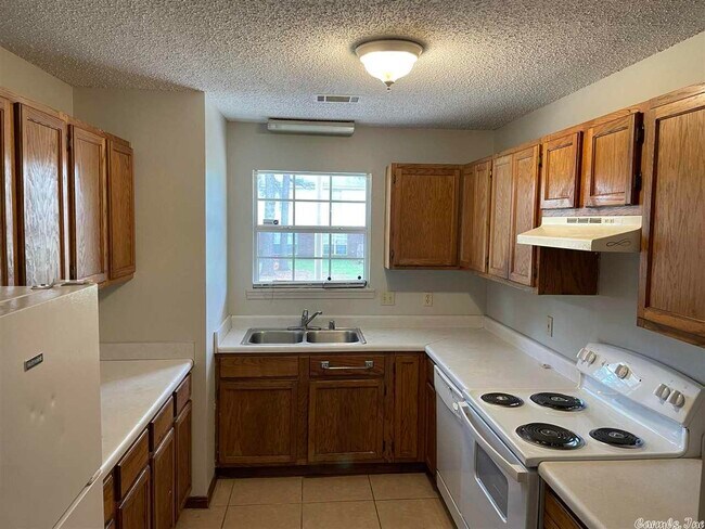 Building Photo - 174 S Davis St