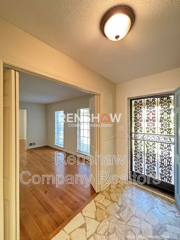 Building Photo - 8488 Chesterfield Dr