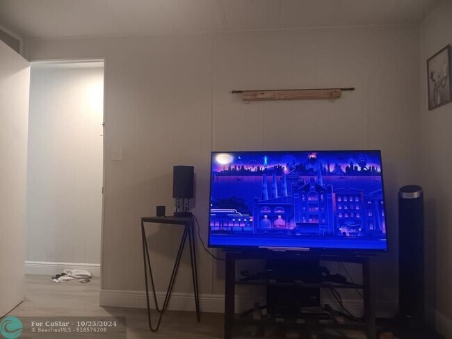 Foto del edificio - 5610 E Marina Dr
