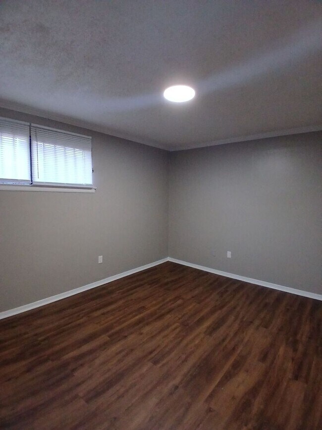 Building Photo - Fully Renovated 2 Bedroom 1 Bath Duplex | Open To Section 8 - $99 Move In Special