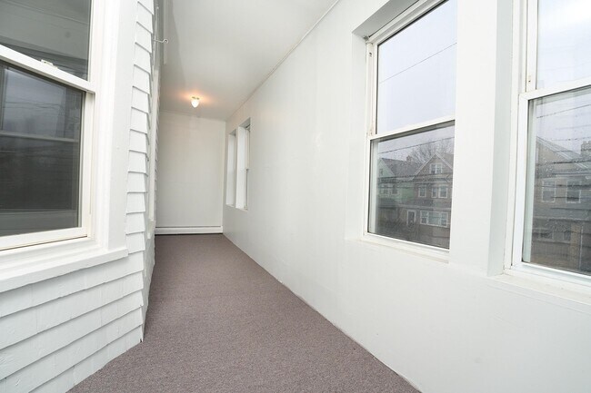 Building Photo - 22 W 40th St