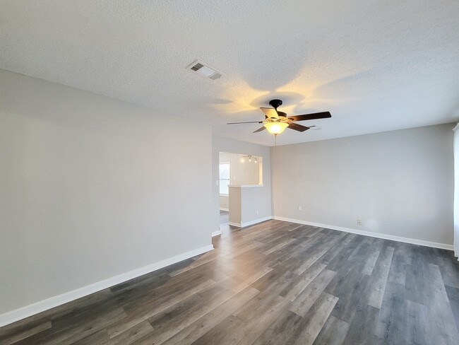 Foto del edificio - 4817 Lawndale St