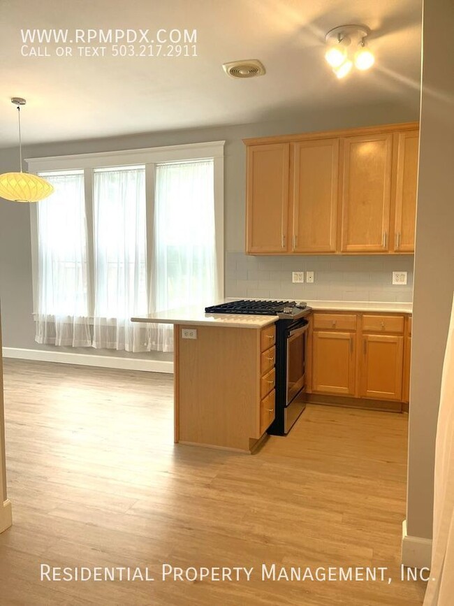 Foto del edificio - Sunlit End Unit 2 Bedroom Plus Flex Space,...